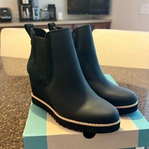 TOMS brand new black booties